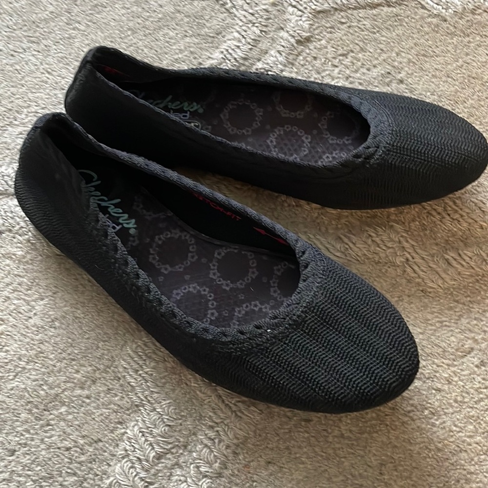 Black knit Skechers flats
